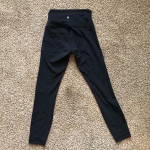 Black lululemon wonder under size 4, 7/8 length
